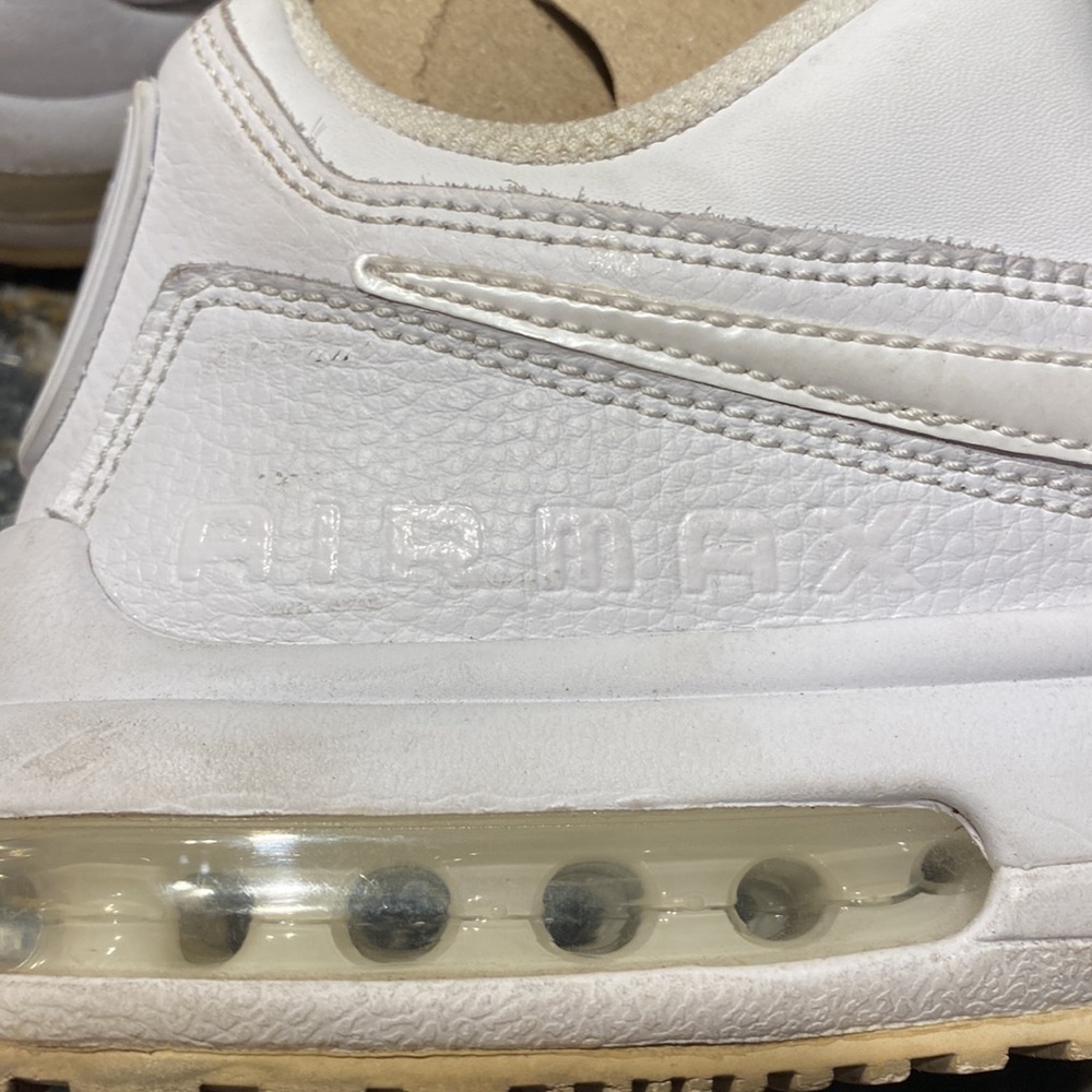 men’s Nike Airmax solid white lace up sneakers size 11 - Picture 4 of 5